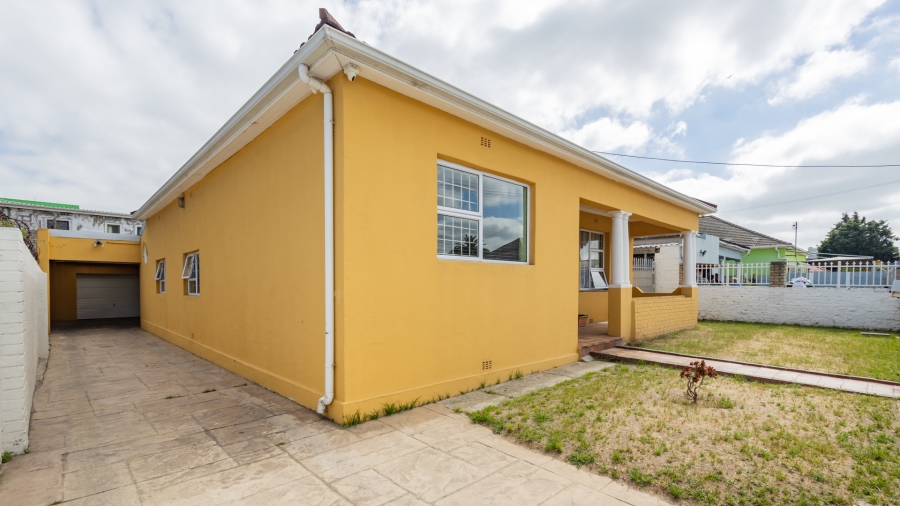 3 Bedroom Property for Sale in Glenlilly Western Cape